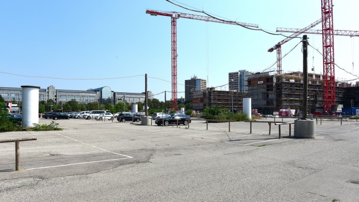 Neuperlach: Mit dem Hanns-Seidel-Platz wird eine weitere Leerfläche im Zentrum des Viertels bebaut. Unter anderem sollen dort ein Bürgerzentrum samt einem Sozialbürgerhaus und Geschäfte entstehen.