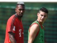 Jerome Boateng und James Rodriguez beim Training des FC Bayern