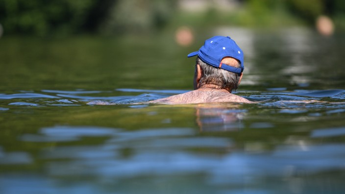 Statistik der DLRG: Wegen des schönen Wetters im Sommer sind mehr Menschen in Bayern schwimmen gegangen - und gestorben.