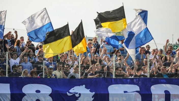 Toto-Pokal: 57, 58, 59: Der Heimstettener Sportpark wird beim Auftritt der Löwen gegen den SV Dornach wohl größtenteils in Weiß und Blau erstrahlen.