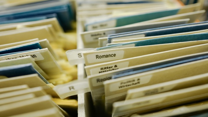 Geschichte: In Gefahr: Millionen von Dokumenten in bayerischen Archiven sind vom Säurefraß bedroht und müssen digitalisiert werden.