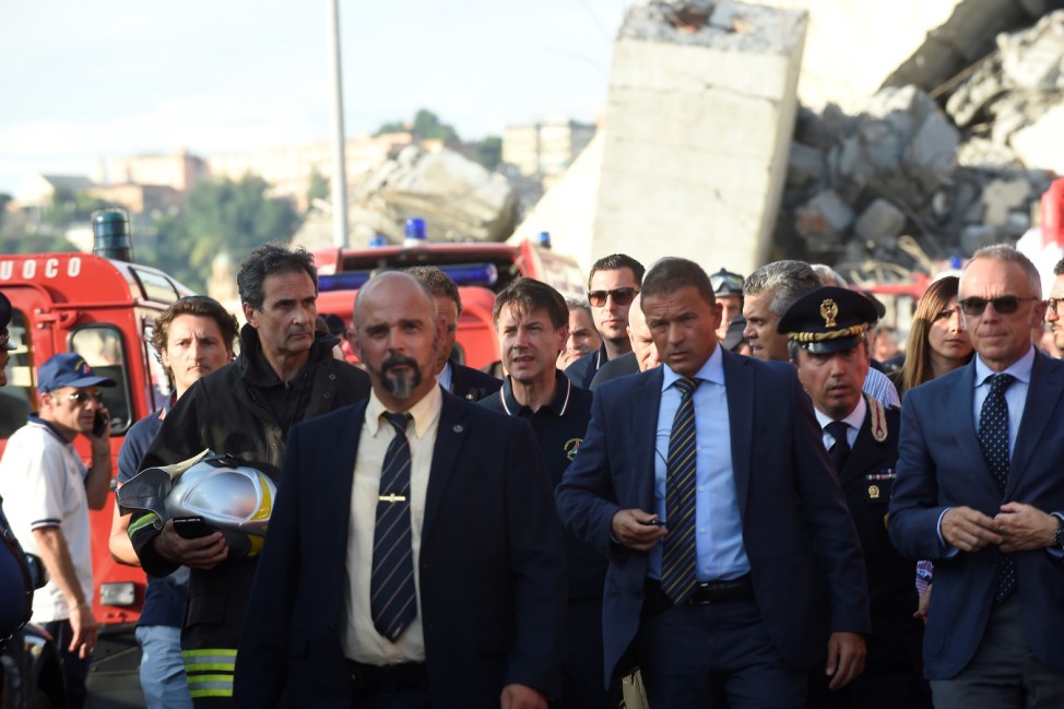 Italiens Premierminister Giuseppe Conte an der eingestürzten Brücke.