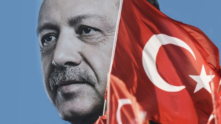 Türkische Finanzkrise: Strafzölle erheben, iPhones boykottieren und böse Reden über die Wirtschaftslage verbieten: Der türkische Präsident Erdoğan tut gerade alles, um die Krise in seinem Land zu verschlimmern.