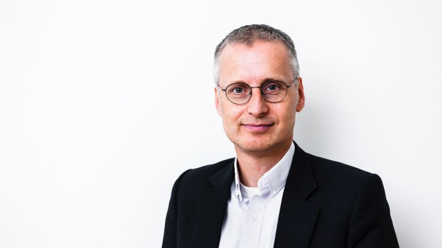 Tech-Konzerne: Der Österreicher Viktor Mayer-Schönberger, 52, forscht in Oxford und findet, der Staat könne die Tech-Konzerne ruhig zu mehr Offenheit zwingen.