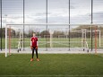 Buch Zwei: Fussballnachwuchs beim FCB, Portrait von Tom Ritzy Hülsmann auf dem Trainingsplatz