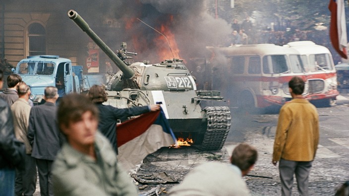 Zeitgeschichte: 21. August 1968: Panzer des Warschauer Pakts rollen in die tschecheslowakische Hauptstadt ein.