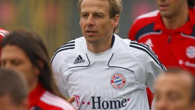 FC Bayern: Lief am Sonntag mit seinen Spielern über den Trainingsplatz: Jürgen Klinsmann, Trainer des FC Bayern.