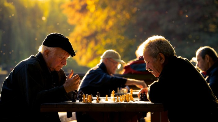 Sozialpolitik: Wer sein Leben lang wenig in die Rentenkasse eingezahlt hat, dem kann später die Altersarmut drohen.