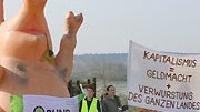 Landwirtschaft: "Verwurstung des ganzen Landes": Naturschützer protestieren in Demmin gegen die Schweinemast-Anlage.