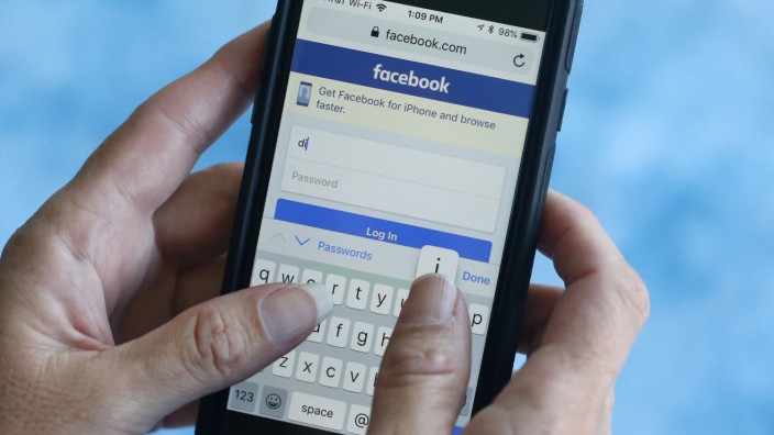 Facebook-App Onavo: Millionen nutzen eine App namens Onavo, um angeblich sicherer zu surfen, zum Beispiel auf die Facebook-Seite. Doch die App gehörte Facebook.