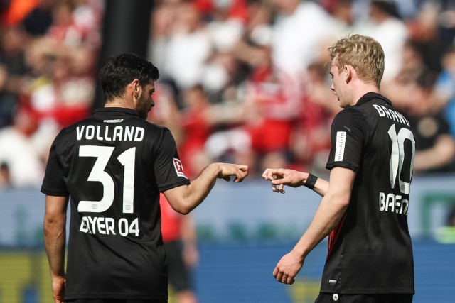 Bayer 04 Leverkusen v Eintracht Frankfurt - Bundesliga; Kevin Volland und Julian Brand beim Jubel