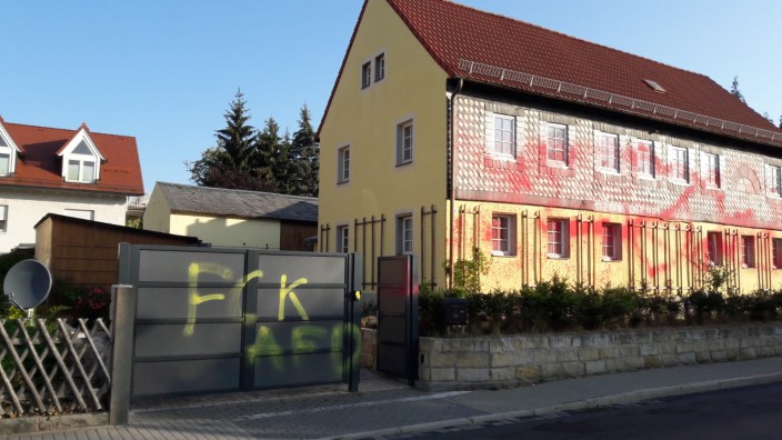 Auf das Wohnhaus von Sachsens AfD-Chef Jörg Urban ist wohl ein Farbanschlag verübt worden.