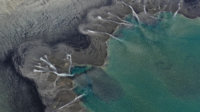 Montgomery Reef: Kaskaden an den steil ins Meer abfallen Riffrändern