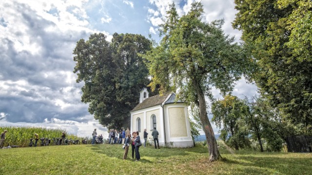 Ammerseerenade: Traumhaft: Die Kapelle Maria Schnee bei Aidenried gehört zu den Stationen des Kapellentags, der traditionell die Ammerseerenade einläutet.