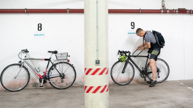 SZ-Serie: Reife(n)prüfung: Das Fahrrad anketten - und ab unter die Dusche. Martin Jenkers Arbeitgeber in Unterschleißheim hat viel übrig für sportliche Mitarbeiter.