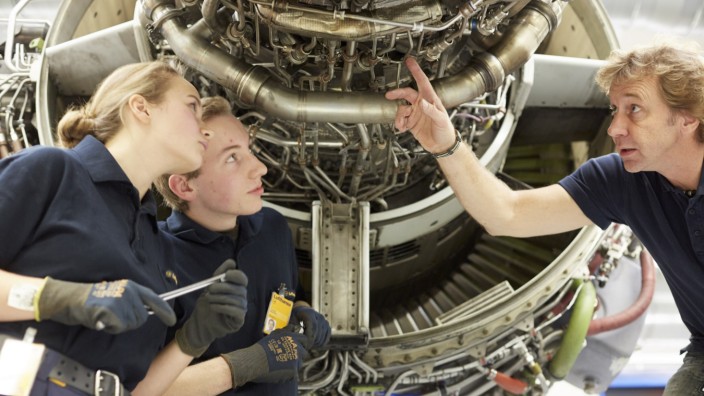 158 neue Auszubildende bei der Lufthansa Technik Gruppe