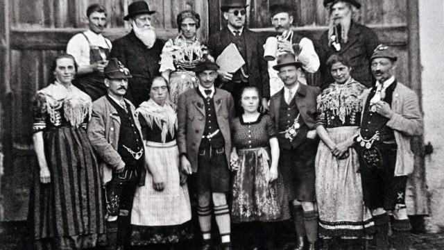 Jugendarbeit in den Zwanzigerjahren: Eine Schauspielgruppe aus dem Landkreis um 1920.