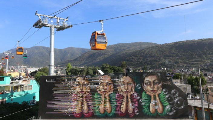 Verkehr: Ein Beispiel für eine Seilbahn im urbanen Raum: die "Mexicable" in Ecatepec.