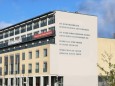Fotomontage: Das Gedicht Barbara Köhlers nach der Sanierung der Südfassade der Alice Salomon Hochschule Berlin