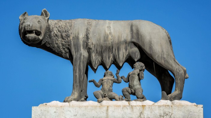 Statue Kapitol Wolf Romulus und Remus säugen Piazza del Campidoglio Rom Italien Europa Copyrig