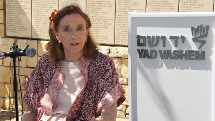 Jerusalem: Ginger Lane, die jüngste der sechs Weber-Schwestern, im März in Yad Vashem, als die Namen von Arthur und Paula Schmidt an der Ehrenmauer enthüllt werden.