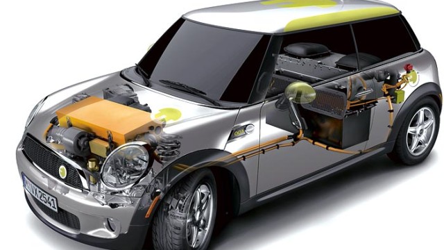 Elektroautos: Vitamin E: Der Elektro-Mini leidet in der ersten Generation noch unter Platzmangel. Die Rücksitze mussten komplett dem Batteriepack weichen.