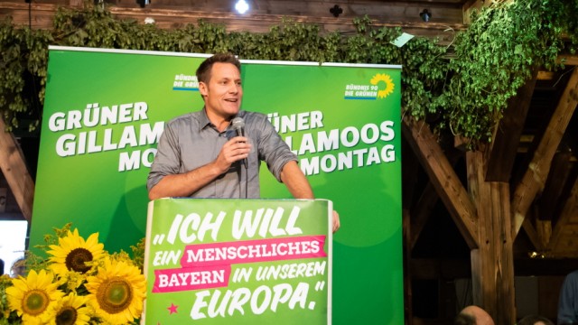 Grünen-Politiker Ludwig Hartmann spricht auf dem politischen Frühschoppen auf dem Gillamoos.