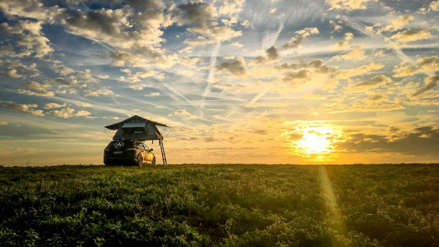 Neue Wohnformen: Thilo Vogel lebt in einem Zelt auf dem Autodach und reist damit um die Welt.