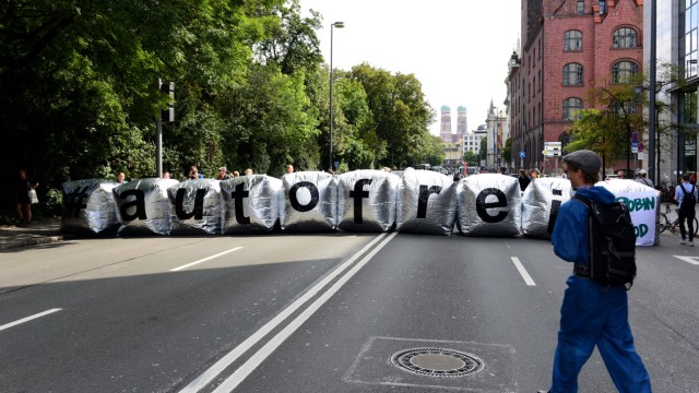 Umweltschutz: Ein Hupkonzert provozierten Aktivisten in der Elisenstraße.