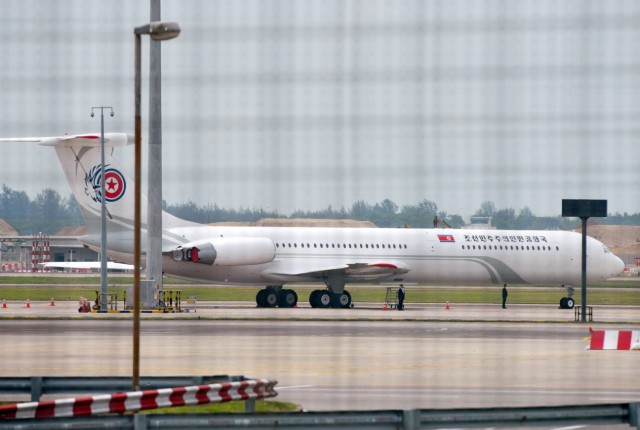 Auf dem Foto ist das nordkoreanische Regierungsflugzeug: Ein schlichter Flieger mit einigen Aufdrucken in den Landesfarben.
