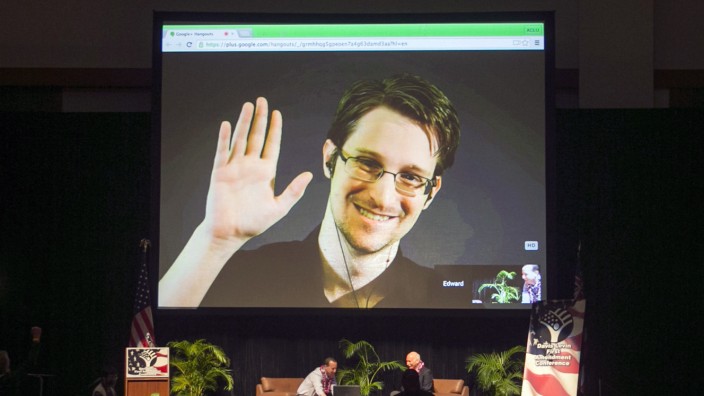 Edward Snowden: Edward Snowden 2015 in einer Videoschalte auf einer Konferenz in Hawaii.
