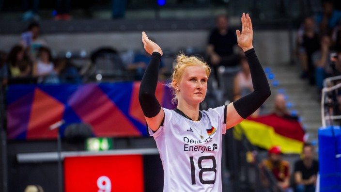 Deutschland China Leonie Schwertmann 18 GER beim Spiel Deutschland China in der Volleyball; Volleyball Leonie Schwertmann