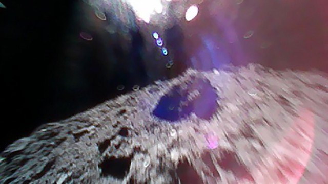 Raumsonde Hayabusa-2: Dieses Bild machte der Rover "1A" von der Oberfläche des Asteroiden.