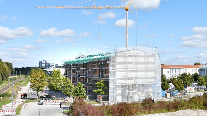 Immobilienpreise: Wohnungen in Erding sind nach Ansicht der IVD-Studie so teuer, weil es viel zu wenig Neubauten wie hier an der Herzogstandstraße gibt.