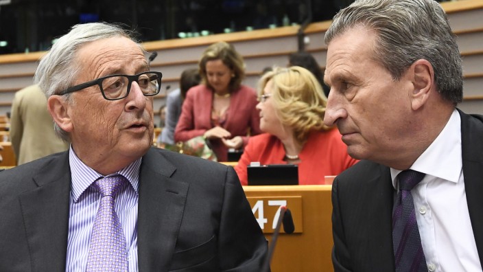 Jean-Claude Juncker und Günther Oettinger 2018 in Brüssel
