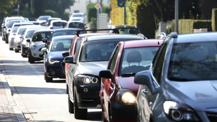 Mehr Straßen bauen hilft nicht: Hilft ein weiteres Konzept, um den Verkehrskollaps in der Region zu verhindern?
