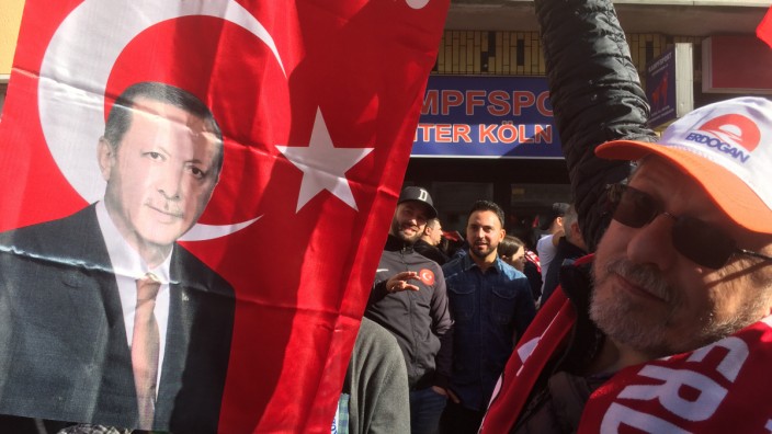 Anhänger des türkischen Präsidenten Erdogan in Köln