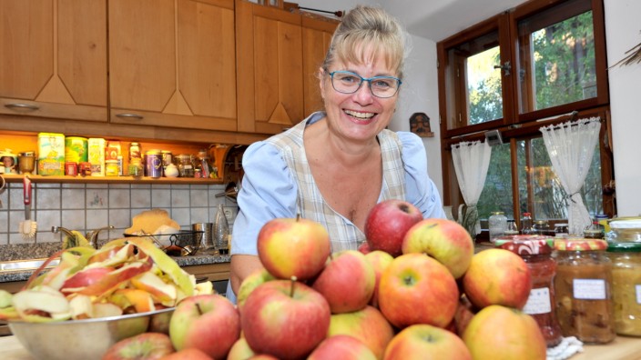 Gauting: Manuela Kleinknecht gehen die Ideen, um Apfel zu verarbeiten nicht aus.