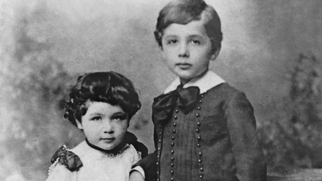 Albert Einstein und seine Schwester Maria