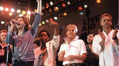 "Live Aid" auf DVD: So voll das Haar, so gut der Zweck: Herr Geldorf (l), Herr Sting und in der Mitte - Who is who? - der Daltrey Roger. Und hinter Geldorf? Nein, das ist nicht Tracy Chapman.
