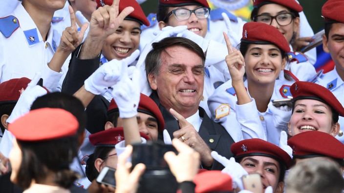 Jair Bolsonaro im Porträt: "Pinochet des 21. Jahrhunderts" wird Jair Bolsonaro von seinen Gegnern genannt oder auch "Hitlerzinho tropical", tropisches Hitlerchen. Er selbst bevorzugt den Spitznamen "Trump von Brasilien".