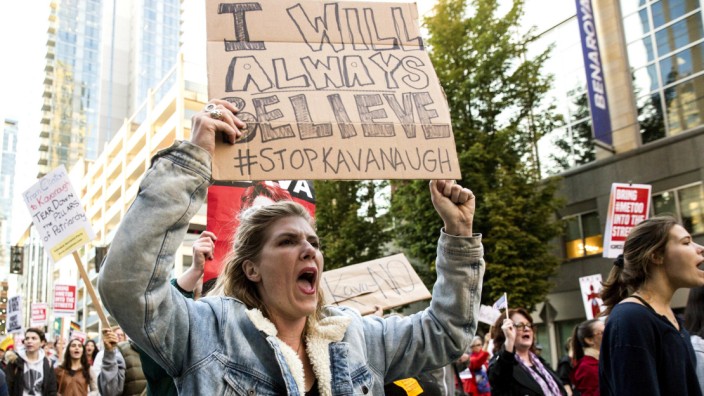 Feminismus: Laut und wütend: Eine Demonstrantin in Seattle protestiert gegen die Berufung von Brett Kavanaugh an das Oberste Gericht.