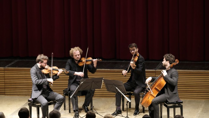 In der Loisachhalle: "Klassik pur im Isartal": Florian Schötz (Violine), Pinchas Adt (Violine), Christoph Vandory (Viola), Raphael Paratore (Violoncello).