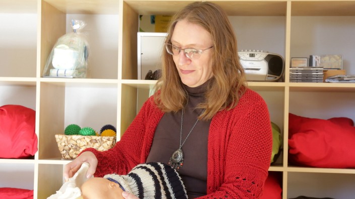 Bonus für Hebammen: Auch Evelin Altenbeck bietet nur noch Vor- und Nachbereitung bei einer Geburt an, als Kurse in ihrer Hebammenpraxis in Moosburg oder als persönliche Begleiterin.