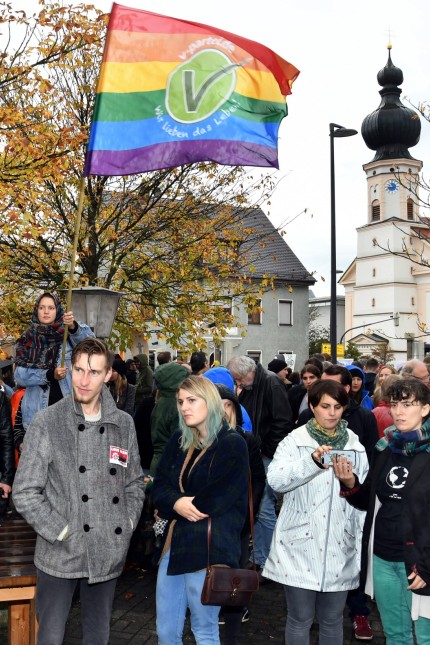 Protest gegen AfD-Wahlkampf in Taufkirchen: Hunderte Demonstranten setzten ein Zeichen für Demokratie.