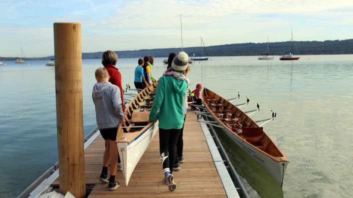 Bootshaus und Steg für sportliche Jugend