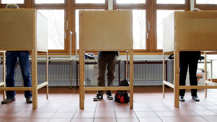 Ausnahmeregelungen: 146 Wahllokale gibt es im Landkreis Freising für die Landtagswahl. Dazu kommen 86 Briefwahllokale, berichtet Robert Stangl vom Landratsamt.