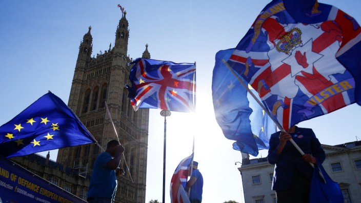 Anti-brexit protestors wave flags outside the Houses of Parliament in London