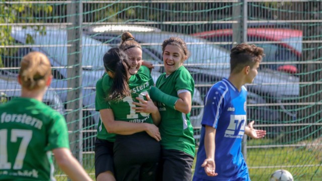 Fußballfrauen des FC Forstern mischen die Regionalliga Süd auf: Ratlosigkeit beim Gegner: Der FC Forstern spielt als Aufsteiger eine sensationelle Saison in der Regionalliga Süd.