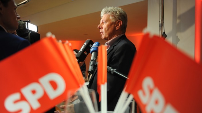 Wahlpartys in München: Zum Feiern war SPD-Oberbürgermeister Dieter Reiter nicht zumute.